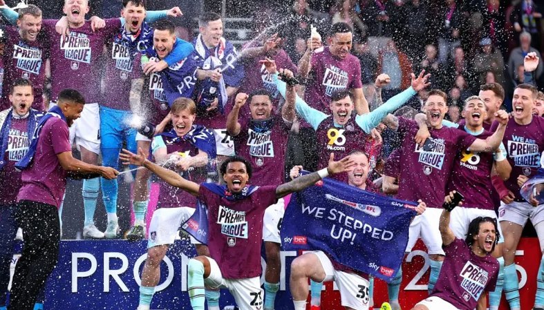 记者：伯恩利可能赛季结束后解雇主帅帕克，杰拉德有意执教