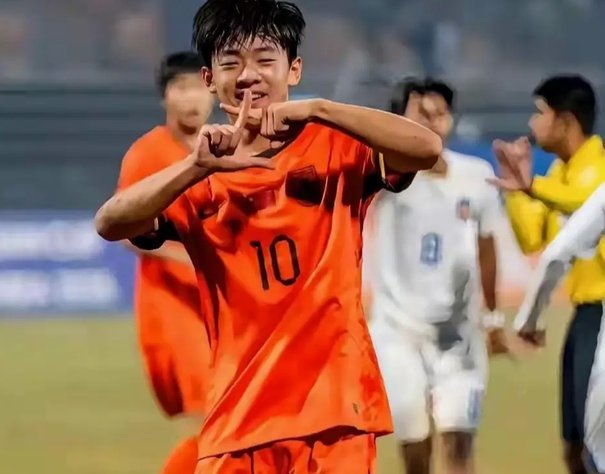 董路不会告诉你，为什么U17的左路进攻，除了邝兆镭谁去踢谁拉胯？
