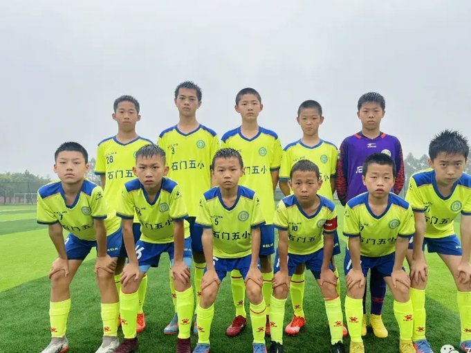 昨天石门五小热身赛好几万人在线