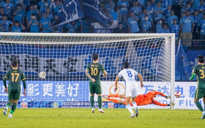 老将突进绝杀！张稀哲冷箭破门，国安2-1浙江