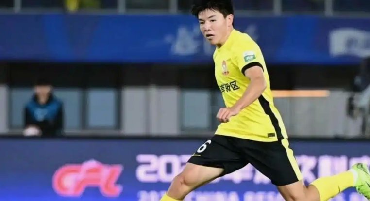 徐彬超过21岁了吧，还在踢U21，哎