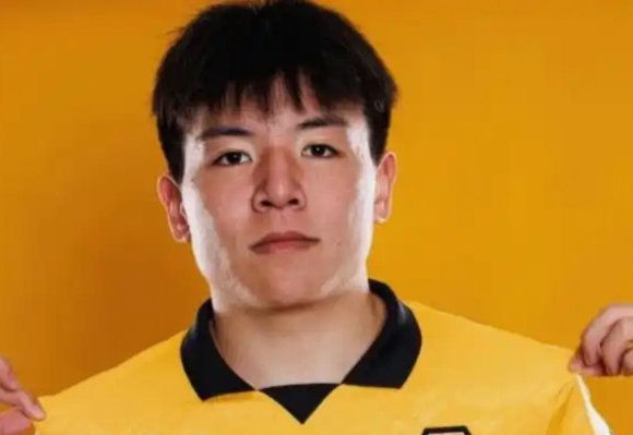 徐彬超过21岁了吧，还在踢U21，哎